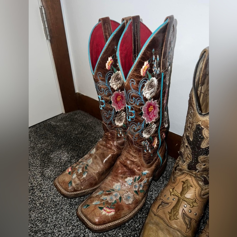 Embroidered macie bean boots